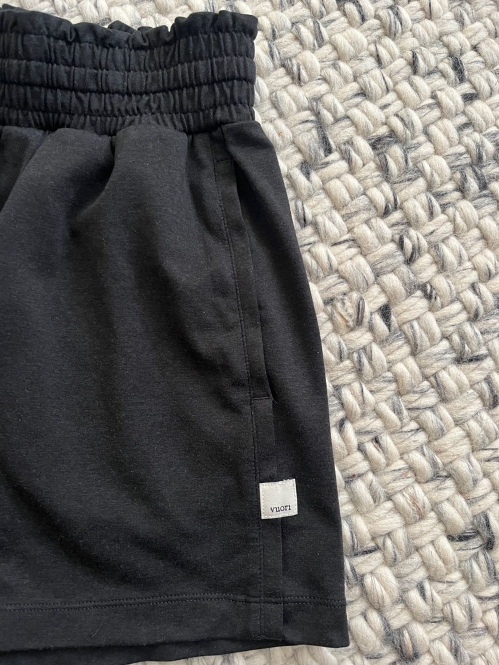 Vuori halo shorts - Picture 2 of 2